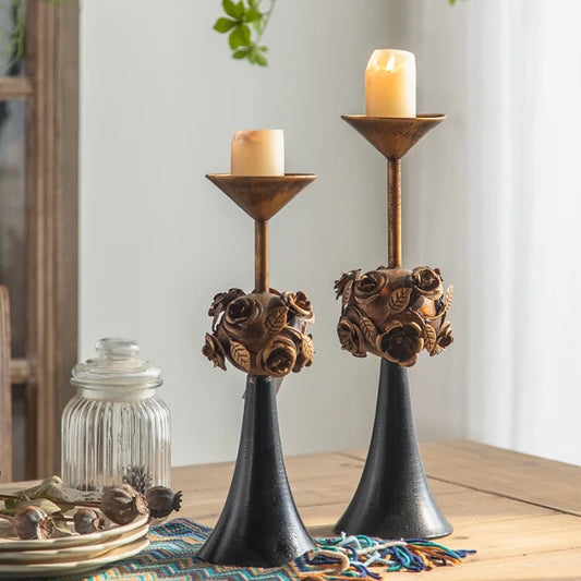 Round bouquet candlesticks of golden roses